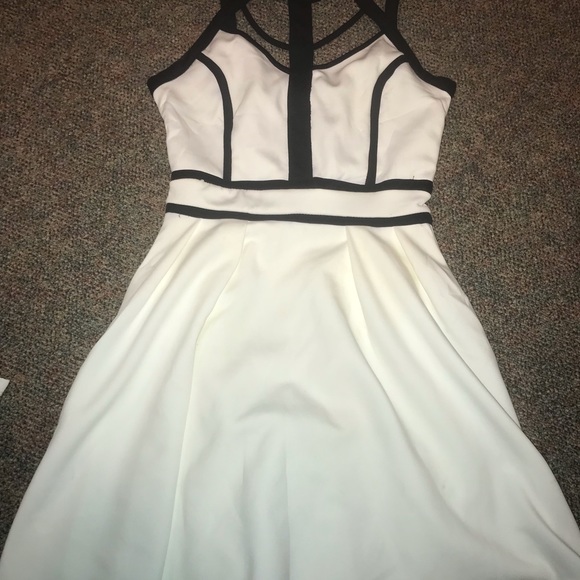 Formal dress - Picture 2 of 3